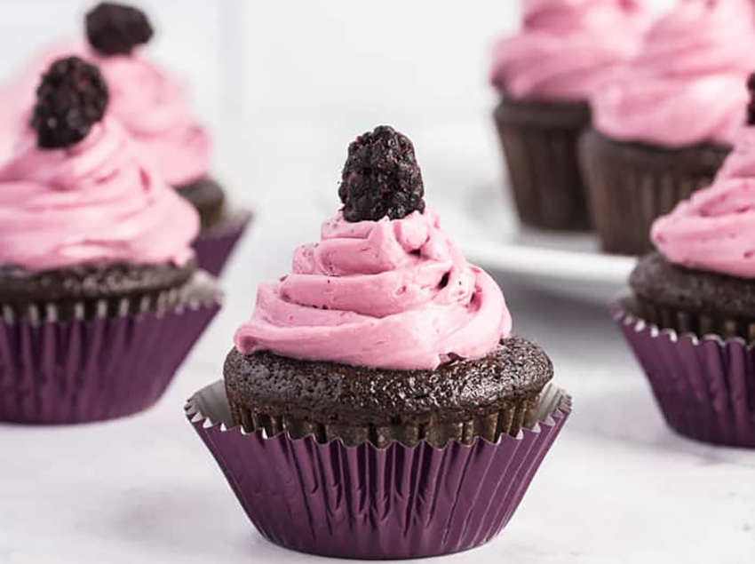 blackberry chocolate red wine cupcakes